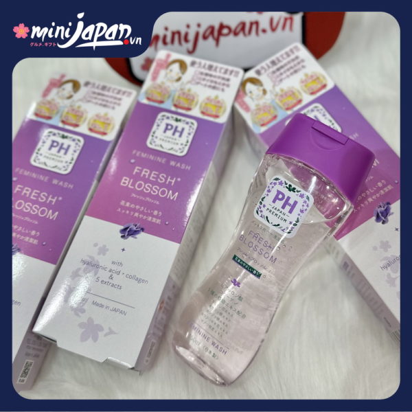 Dung dịch vệ sinh phụ nữ PH Care hương hoa Lily 150ml