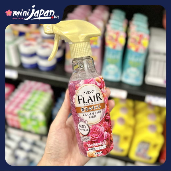 Xịt Thơm Và Làm Phẳng Quần Áo KAO Hương Hoa 270ml