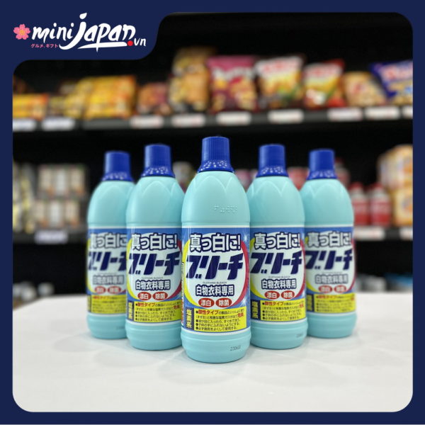 Nước tẩy trắng quần áo Rocket 600ml