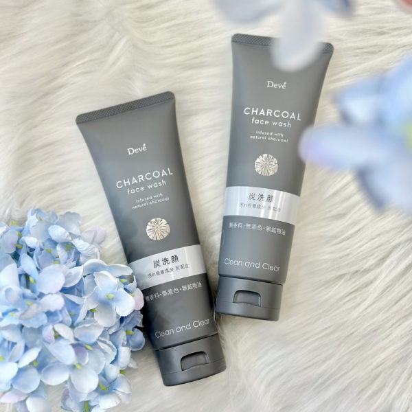 Sữa rửa mặt than hoạt tính Deve (170G)