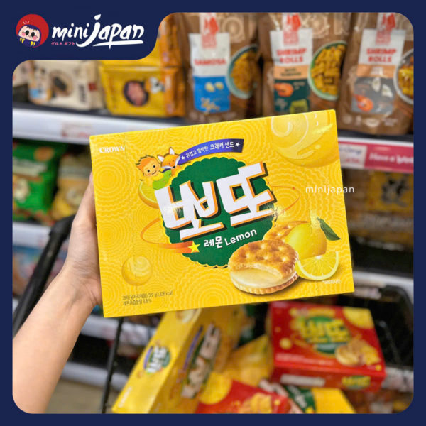 Bánh quy kẹp kem vị chanh Crown 322g