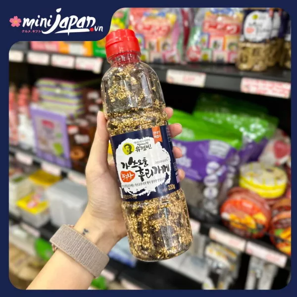 Gia vị rắc cơm rong biển mè rang và cá ngừ Yoo Kyung Bin 220g